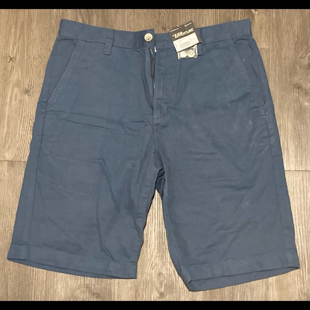 NWT Eddie Bauer mens shorts - size 32